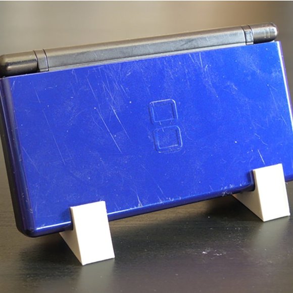 Nintendo DS Lite Handheld Console Vertical Display Stand Low Profile Portable - Picture 1 of 2